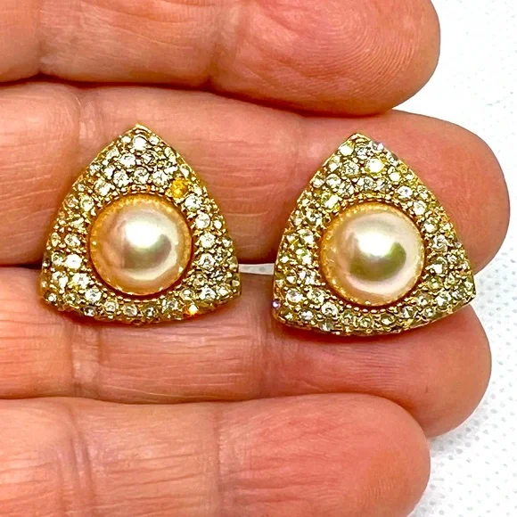 Chr. Dior Vintage Gold Plate Pave’ Crystal Triangular Pearl Clip Earrings - Picture 5 of 10